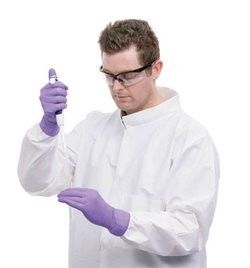China Alcohol Resistant Disposable Lab Jackets , Film Laminated Medical Lab Coats  supplier